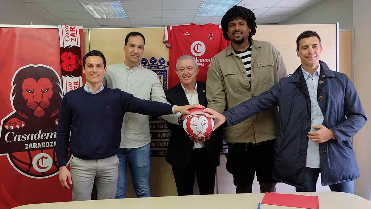 Firma del convenio de colaboración entre Casademont Zaragoza y Basket Tarazona