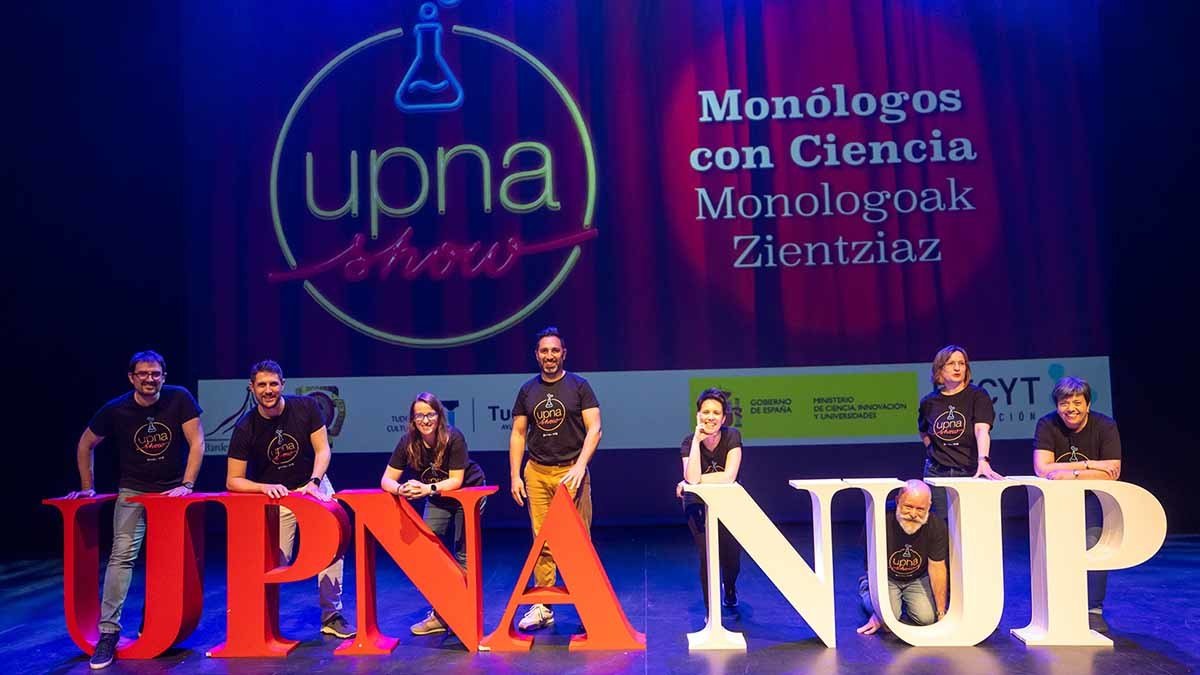 Participantes en el espectáculo de monólogos 'UPNA Show'